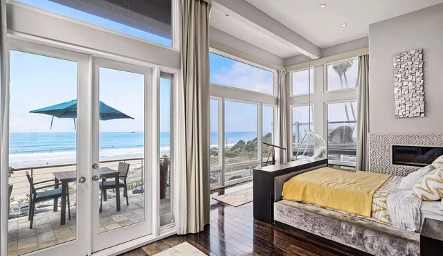 Beachfront Manhattan Beach Townhome on The Strand in Manhattan Beach