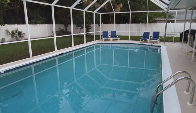 Beautiful Beach Cottage near to all the great restaurants! in Marco Island