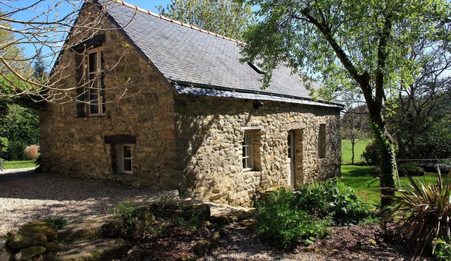Beautiful cottage with exceptional accommodation in a peaceful rural location in Ploërdut