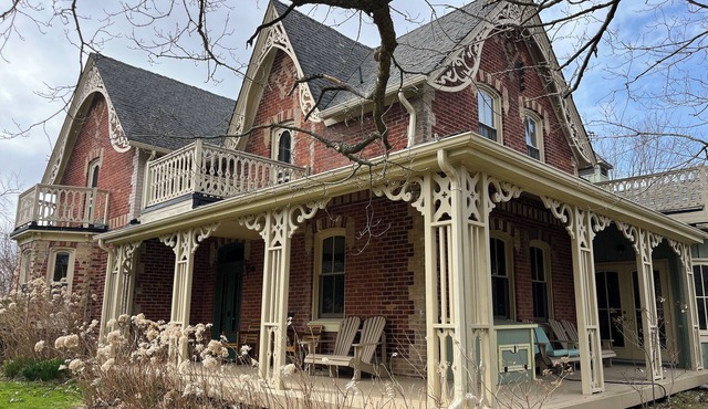 Beautiful farmhouse in the rolling hills of Mulmur 1.5 hrs north of Toronto in Mansfield