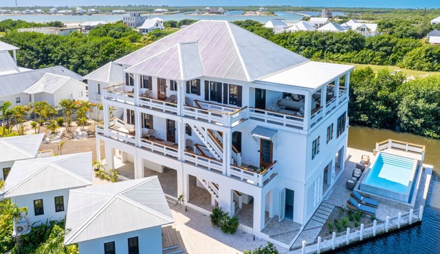 BelaDia at Mahogany Bay - Luxurious 10 Bedroom Compound in San Pedro