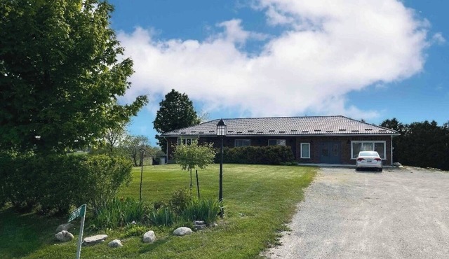 Bradford Ontario spacious modern farmhouse main floor in Bradford West Gwillimbury