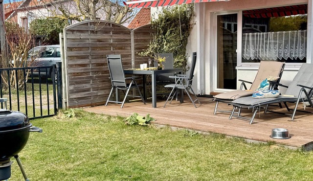 Bungalow 'Usedom' with Private Terrace, Garden, and Wi-Fi in Kröslin