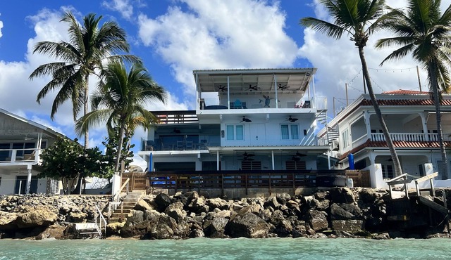 Casa Riptides Direct Oceanfront Oasis with Rooftop! Perfect Beach house in Rincon