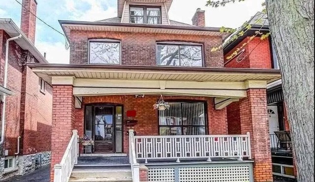 Charming apartment near downtown & Gage park in Hamilton