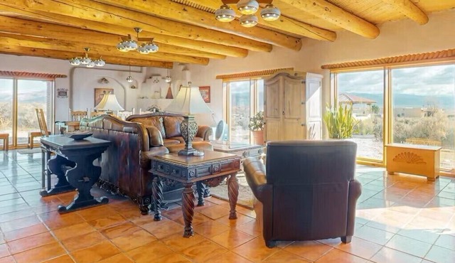 Charming house, stunning views with 4 bedrooms, 2 bath, hot tub, AC and WiFi in El Prado