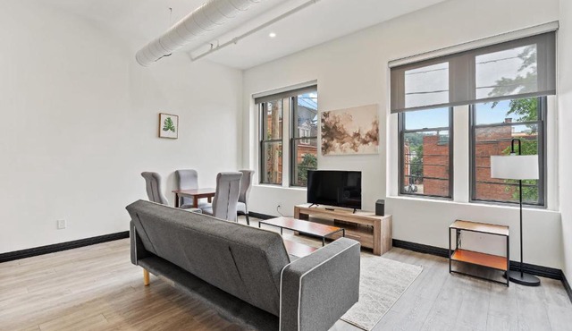 Chic Modern 2BR Apartment in Carson by Stay Gia in Pittsburgh