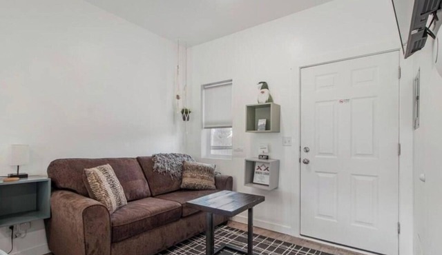 Comfy Balcony Suite Unit 2 ready to enjoy BBQ with sunrise or sunsets views in Lava Hot Springs