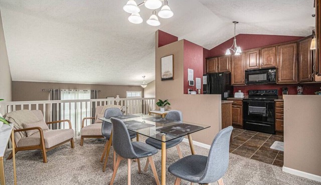 Cozy Omaha Home 3 bdrm 2 baths in Omaha