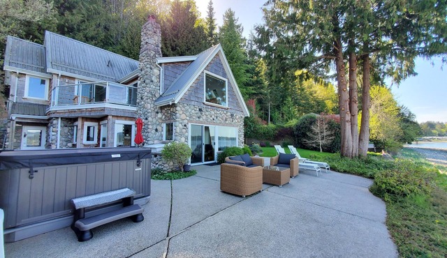 Deep Bay Ocean Front Cottage - Private Getaway with Hot Tub in Bowser