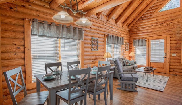 Deer Tracks Retreat in Pigeon Forge! in Pigeon Forge