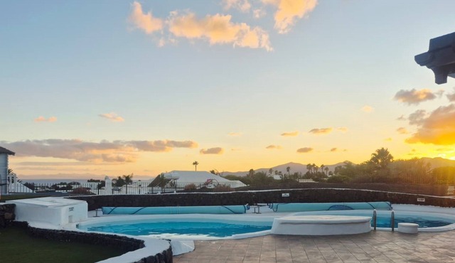 Detached Villa with Stunning Mountain and Sea Views, 14m Pool & sunken Hot Tub in Tías
