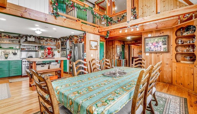 Dog-friendly retreat with game room firepit kitchen & kitchenettes in Seaside
