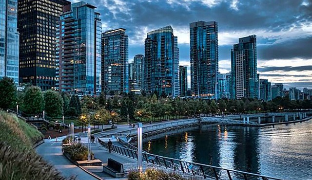 Downtown Vancouver 2 Bedroom 2 bathroom Condo with Views in Coal Harbour in Vancouver