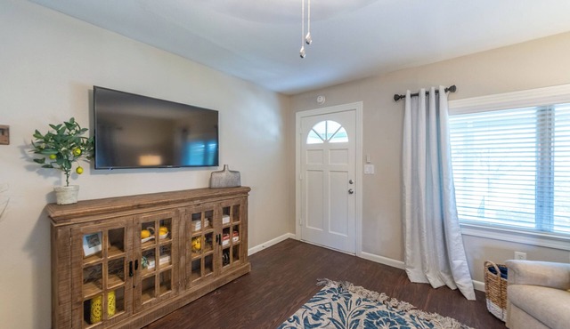 Downtown Winter Garden bungalow with private putting green and fire pit in Winter Garden