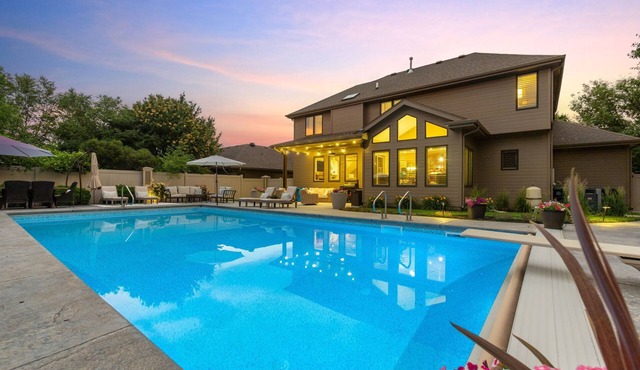 Elevated Comfort-Beautiful 5Bd w/Private Heated Pool in Omaha