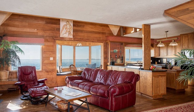 Enjoy Astoria, Long Beach, the Columbia River and Pacific Ocean in Chinook