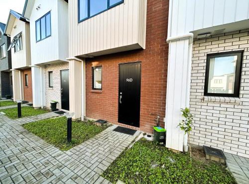 Entire Modern 2-Bedroom Townhouse -10 min to Airport & Sylvia Park in Auckland