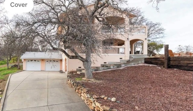 Explore natures retreat with amazing views of Lake Tulloch and close to Yosemite in Copperopolis
