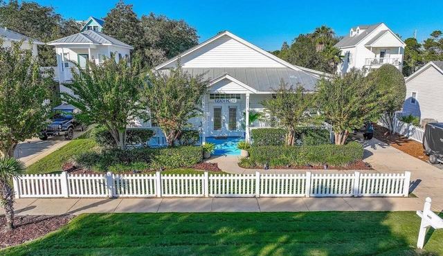 🏖️ Fancy Nancy’s Beach House 🌴 Walk 2 Beach Community Pool Porch Swing in Destin