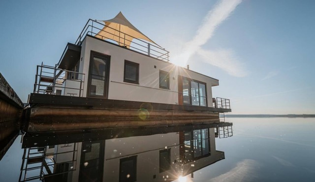 Floatinghouse Seelenbaumler in the Spreewald with lake view in Vetschau/Spreewald