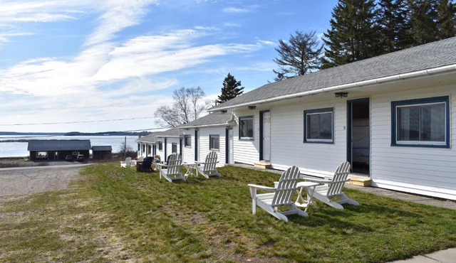 Friars Bay Inn & Cottages in Welshpool