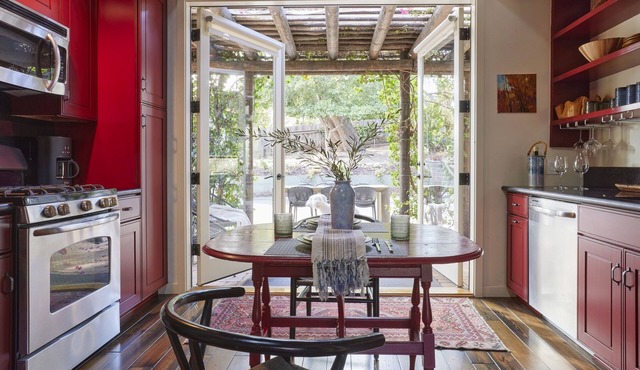 Garden Casita - pool, hot tub, pets, patio in La Cañada Flintridge