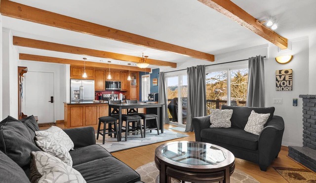 Gorgeous Mountain Views! Balcony, W/D, Gas FP, Parking, Walk/Shuttle to Trails, Pool & Hot Tub in Snowmass Village
