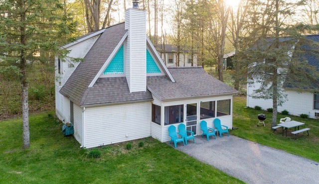 Goshorn Lake Resort Cottage #17 in Saugatuck