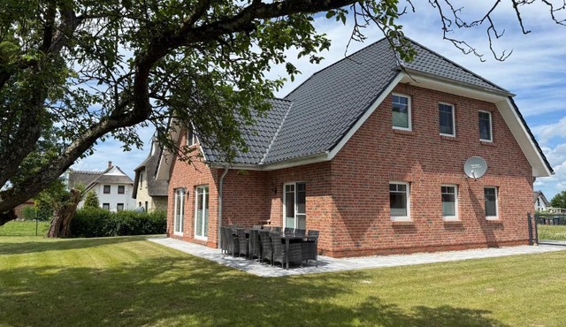 Großes Ferienhaus in Mellnitz auf Rügen mit 5 Schlafzimmer in Poseritz