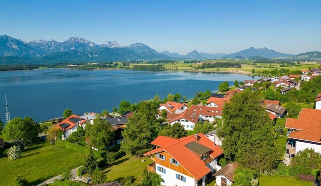 Happy Place - Modern penthouse with the best view of Lake Hopfensee & the mountains in Füssen