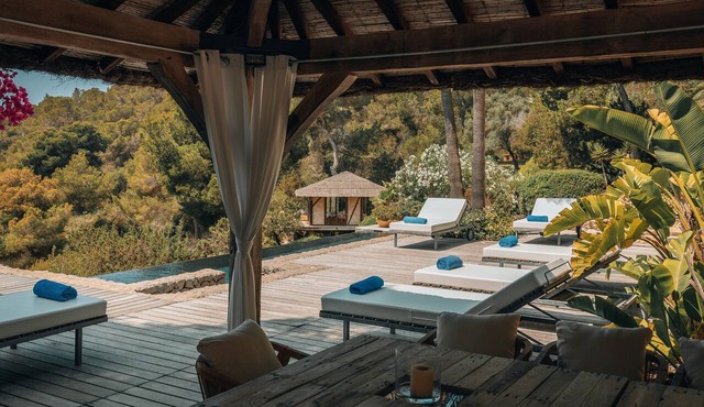 Holiday Home 'Villa Jumali' with Sea View, Wi-Fi and Air Conditioning in Es Cubells