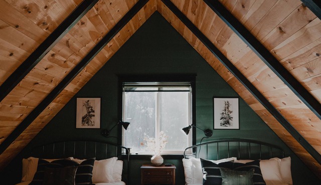 Hot Tub, Fenced Backyard, COZY CABIN, WE LOVE DOGS, Mountain Cabin, Idyll House in Sugarloaf