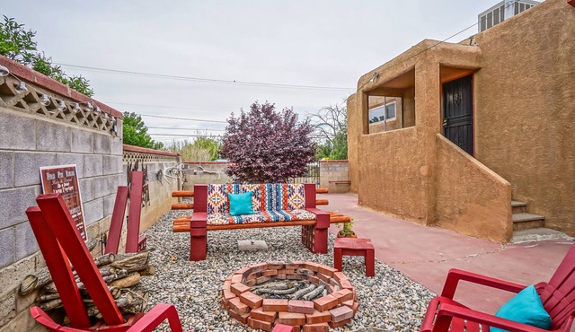 Hot Tub, NobHill Home, King Bed, Patio w/Firepit in Albuquerque