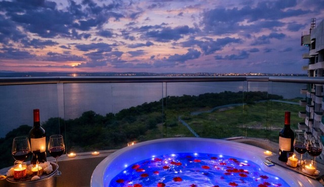 Island Concierge I 2 BR Condo Jacuzzi + Airport 5 Min in La Boquilla