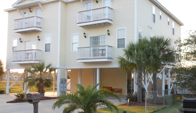 JUNE 13-20 DISCOUNT 5BR/5BA 1BLK FROM BEACH/MARSH/DOCK/PVT POOL/PET FRIENDLY in Murrells Inlet