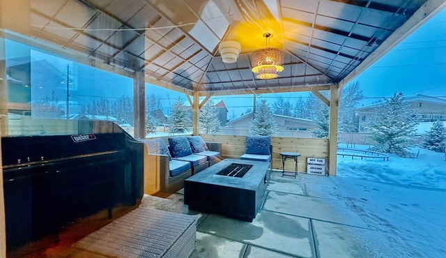 Keystone Retreat: Gated House, Hot Tub, Firepit, Fenced Yard for Furry Friends in DILLON