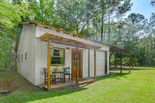 Lake Butler Cabin on 5 Acres with Fire Pit! in Lake Butler