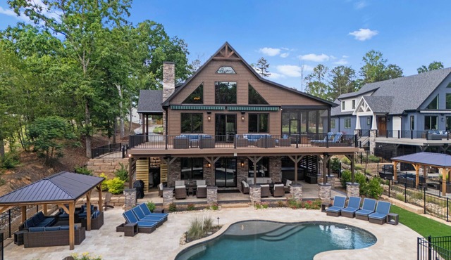 Lakefront w/Pool, Hot Tub, Theater, Sleeps 20+ | Black Bear Lodge by AvantStay in Sherrills Ford