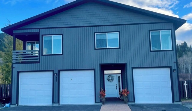 Large Home Located In Alpine in Etna