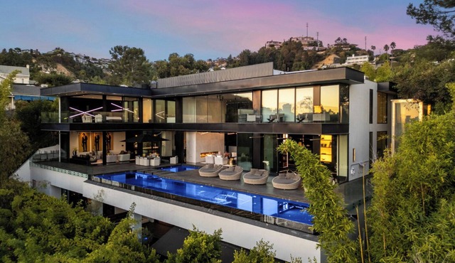 London Dream: Glamorous Sunset Strip Modern Compound with Theater, Pool & Spa in Los Angeles
