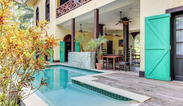 Lovely Riverfront Suite w Balcony, WiFi, AC, Pool & Gorgeous View in San Ignacio