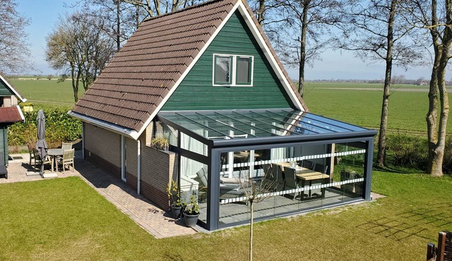 Luxuriöses Ferienhaus mit Terrassenüberdachung, WLAN, Gemeinschaftspool, E-Bikes in Sint Maarten