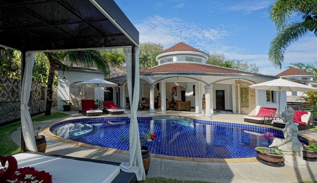 Luxurious, quiet, private Pool-Villa Lotus, 7/7 housekeeper/butler in Phuket