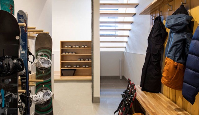 Luxury 4 Bed Ski Chalet minutes from the Ski Fields, Niseko Chalet 1011 in Niseko