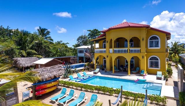 Luxury, Beachfront, Home with Resort-amenities, Housekeeping & FREE GOLF CART. in Hopkins