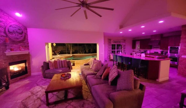 * Luxury Pool * Hot Tub * 86 Inch TV * in Apopka