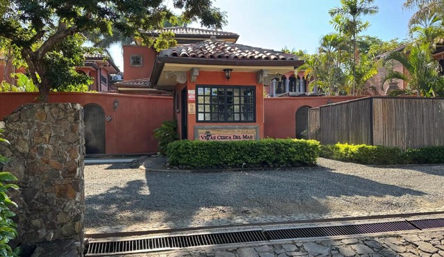 Luxury Villa, near the Beach with a Private Pool in Tamarindo