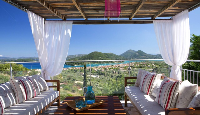 Luxury villa overlooking the sea with private pool-Villa Dahlia in Lefkada
