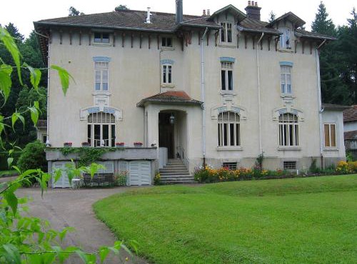 Mansion in Vecoux with Pool and Garden in Vecoux